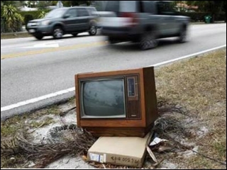 Đã chết 450 năm còn bị đòi tiền TV _0