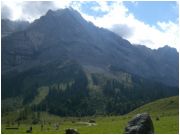 Bayer, núi Alps và món chân giò nướng