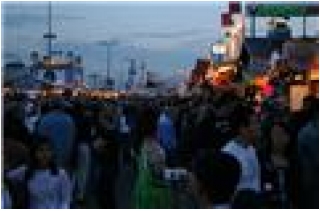 Uống bia tại Oktoberfest_0