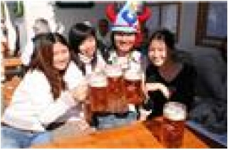 Uống bia tại Oktoberfest_6