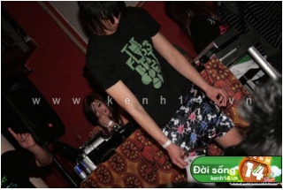 Lối sống thác loạn của teen Việt tại Đức  _4
