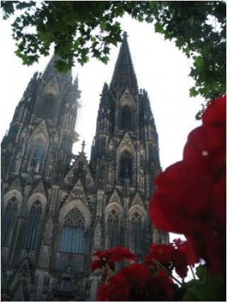 Còn vương mùi hương Cologne _1