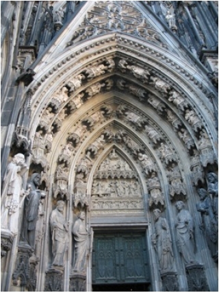 Còn vương mùi hương Cologne _2