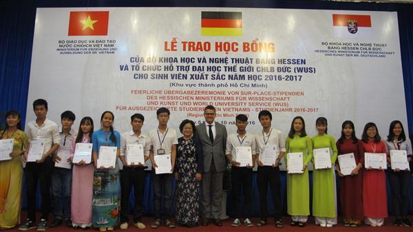 Trao 71 suất học bổng Hessen cho sinh viên nghèo vượt khó - 0 Trao 71 suất học bổng Hessen cho sinh viên nghèo vượt khó - 0