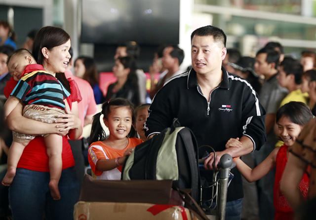 Việt kiều được mang bao nhiêu hàng hóa, tiền mặt về Việt Nam? - 0 Việt kiều được mang bao nhiêu hàng hóa, tiền mặt về Việt Nam? - 0
