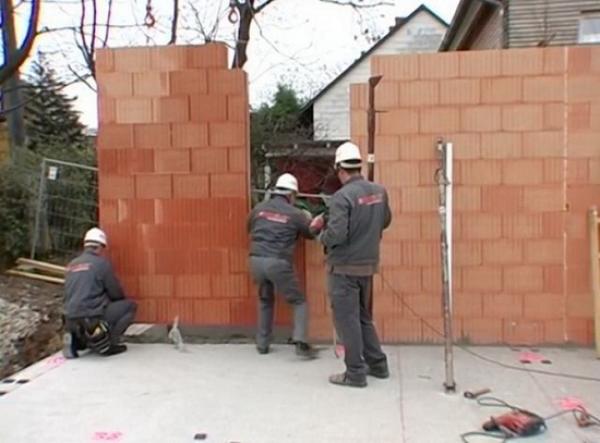 Vì sao cùng một căn nhà, ở Việt Nam xây nửa năm, còn người Đức chỉ xây trong…2 ngày - 3