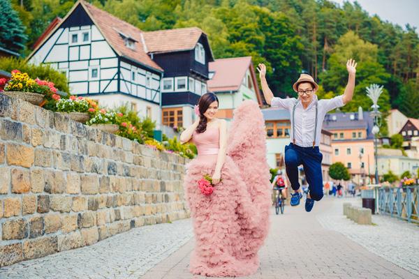 Một nước Đức lãng mạn đến khác lạ qua ảnh cưới “yêu nhau tại Berlin” của cặp đôi Việt kiều - 15 Một nước Đức lãng mạn đến khác lạ qua ảnh cưới “yêu nhau tại Berlin” của cặp đôi Việt kiều - 15