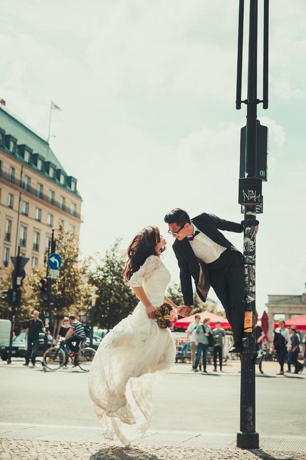 Một nước Đức lãng mạn đến khác lạ qua ảnh cưới “yêu nhau tại Berlin” của cặp đôi Việt kiều - 7 Một nước Đức lãng mạn đến khác lạ qua ảnh cưới “yêu nhau tại Berlin” của cặp đôi Việt kiều - 7