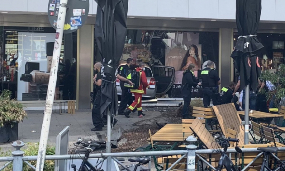 Berlin: Ô tô lao vào đám đông giữa thủ đô của Đức, ít nhất 30 người thương vong